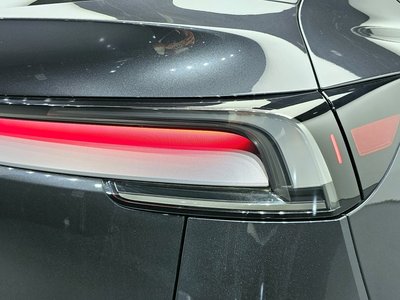 TESLA MODEL Y - 10