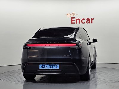 TESLA MODEL Y - 3