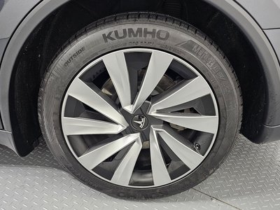 TESLA MODEL Y - 8