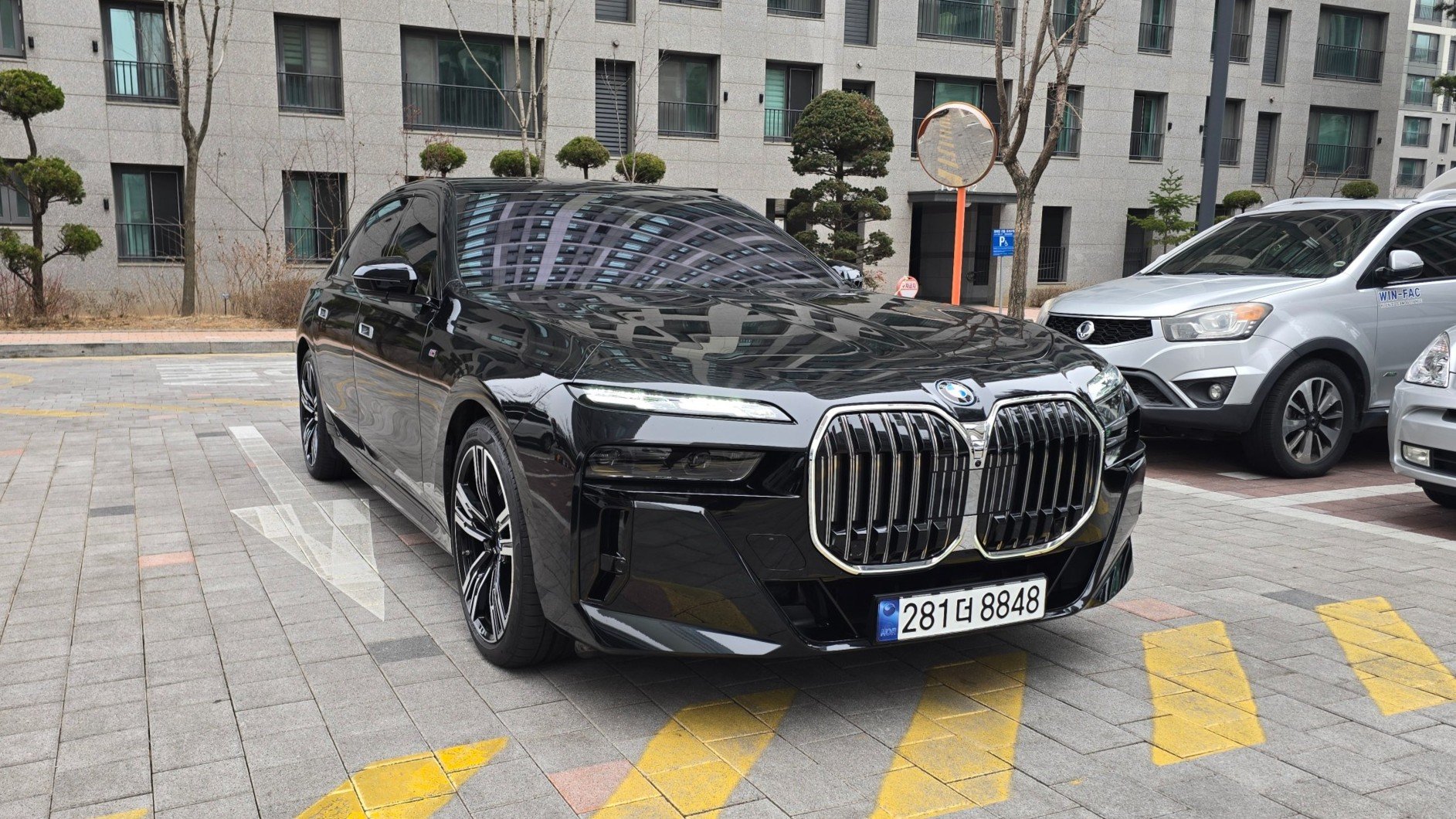 BMW 7 SERIES - View 1