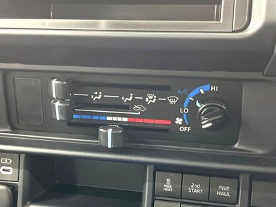 TOYOTA LAND CRUISER 70 - 7