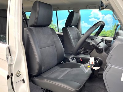 TOYOTA LAND CRUISER 70 - 8