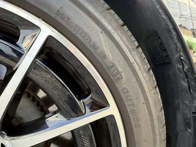 MERCEDES-BENZ EQS - 9