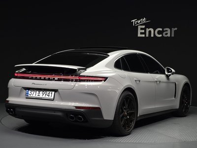 PORSCHE PANAMERA - 3