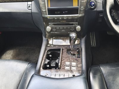 صورة مصغرة 14 لـ 2010 Lexus LS