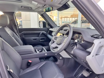 LAND ROVER DEFENDER - 8
