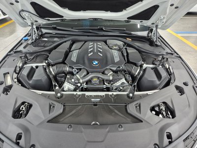 BMW 8 SERIES - 8