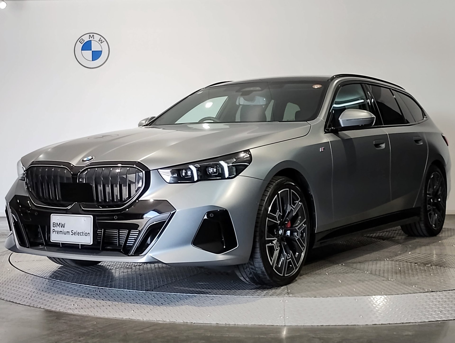 BMW 5 SERIES TOURING - View 1