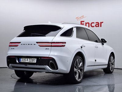 صورة 3 لـ 2023 Genesis GV70