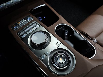 صورة 9 لـ 2023 Genesis GV70