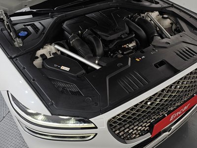صورة 7 لـ 2023 Genesis GV70