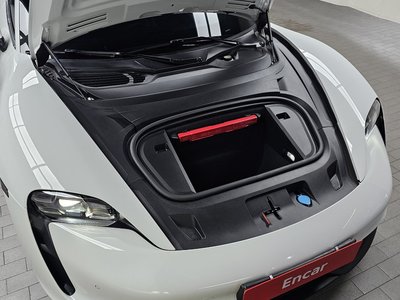 صورة 7 لـ 2021 Porsche TAYCAN
