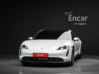 صورة 2 لـ 2021 Porsche TAYCAN