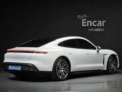صورة 3 لـ 2021 Porsche TAYCAN