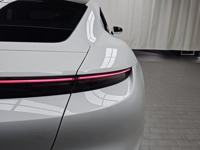 صورة 10 لـ 2021 Porsche TAYCAN