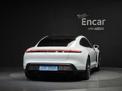 صورة 4 لـ 2021 Porsche TAYCAN