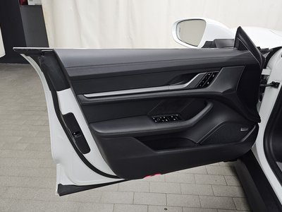 صورة مصغرة 14 لـ 2021 Porsche TAYCAN