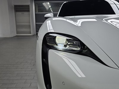 صورة 9 لـ 2021 Porsche TAYCAN