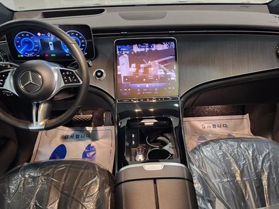 MERCEDES-BENZ EQE - 8