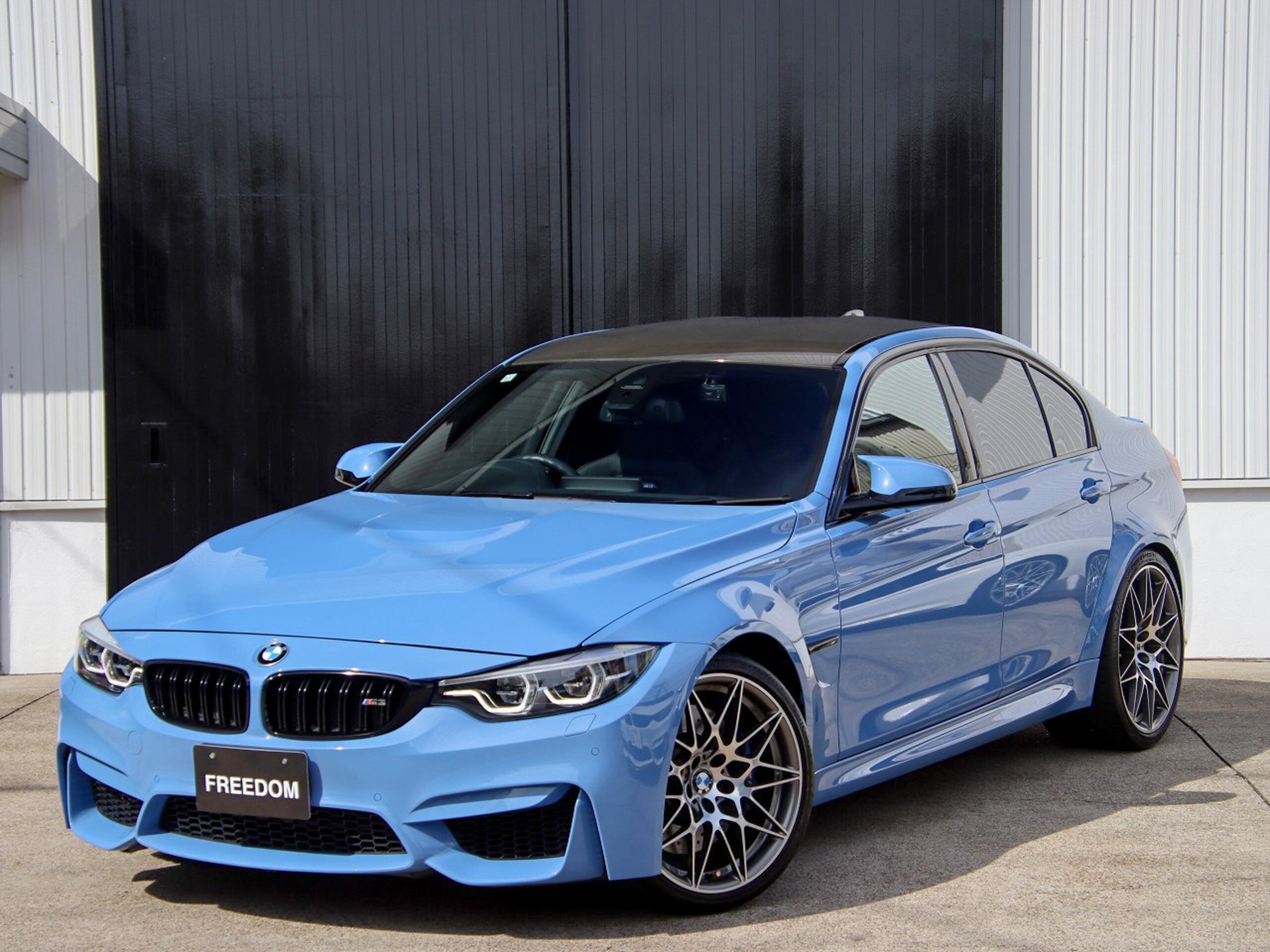 BMW M3 SEDAN - View 1