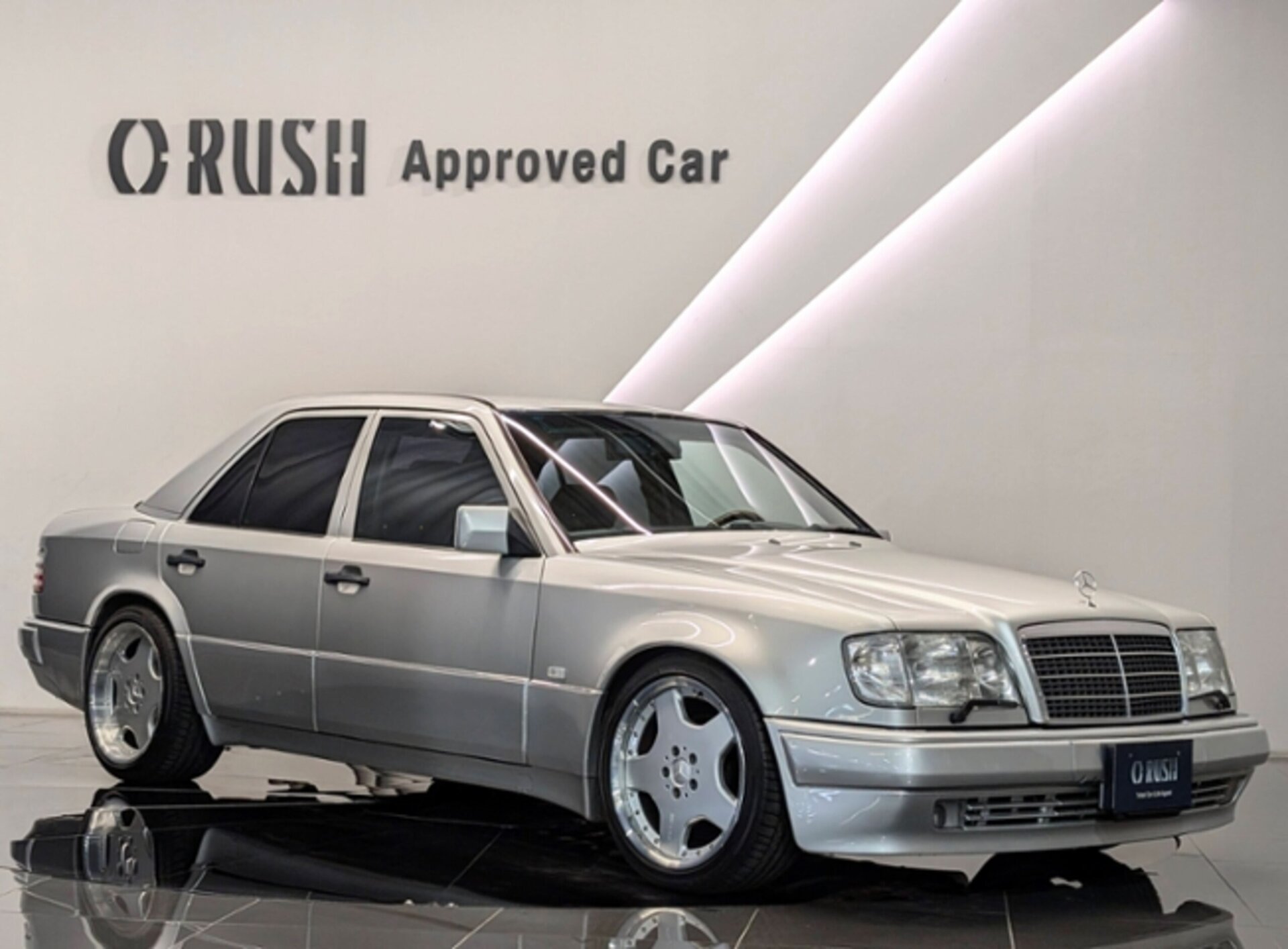 MERCEDES-BENZ MEDIUM-CLASS - View 1