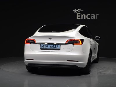 TESLA MODEL 3 - 4