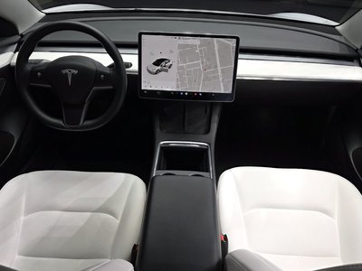 TESLA MODEL 3 - 5