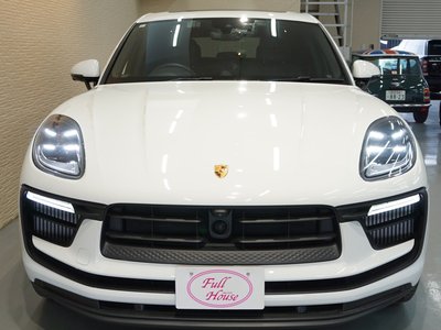 PORSCHE MACAN - 3