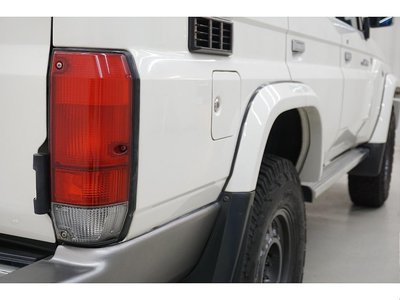 صورة مصغرة 39 لـ 2015 Toyota LAND CRUISER 70