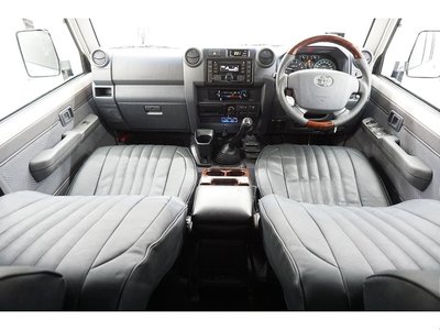 2015 Toyota LAND CRUISER 70 — фото 2
