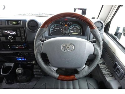 2015 Toyota LAND CRUISER 70 — фото 10