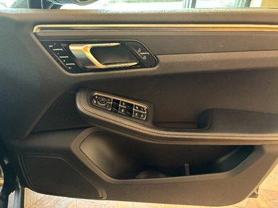 PORSCHE MACAN - 10