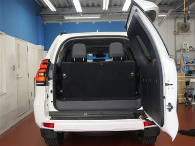 TOYOTA LAND CRUISER PRADO - 9