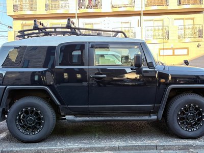 TOYOTA FJ CRUISER - 3