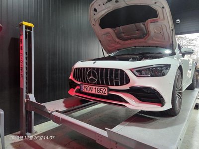 MERCEDES-BENZ GT AMG