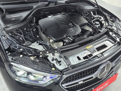 صورة 8 لـ 2023 Mercedes-BENZ GLC