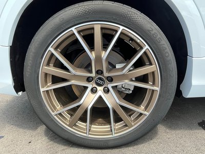 AUDI Q8 - 7