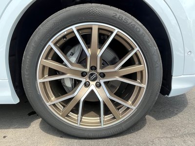 AUDI Q8 - 8
