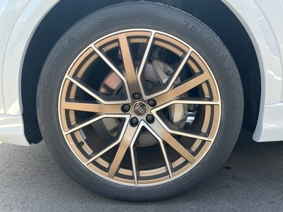 AUDI Q8 - 5