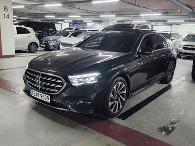MERCEDES-BENZ E-CLASS - 1