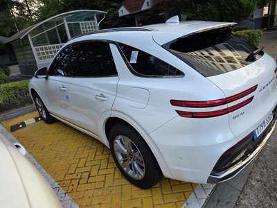 صورة 2 لـ 2024 Genesis GV70