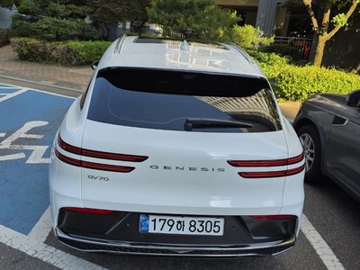 صورة 4 لـ 2024 Genesis GV70