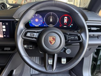 PORSCHE MACAN - 3