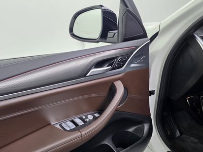 2025 BMW X4 thumbnail 27