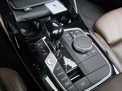 2025 BMW X4 thumbnail 12