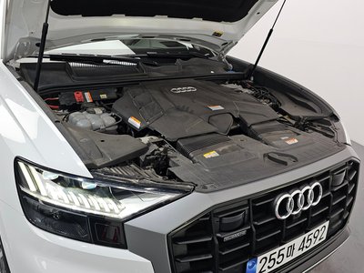 AUDI Q8 - 7