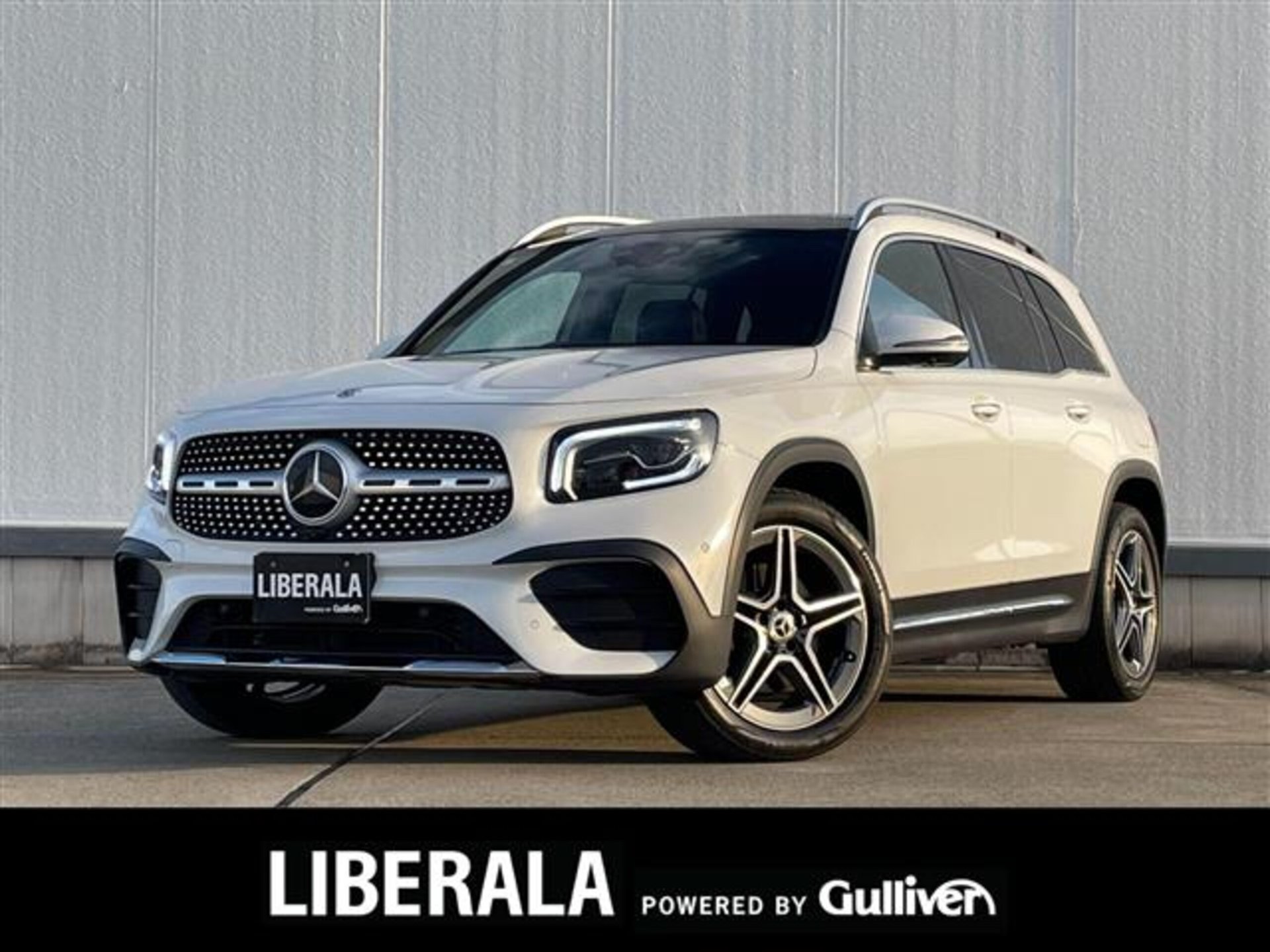 MERCEDES-BENZ GLB - View 1