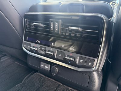 صورة مصغرة 30 لـ 2025 Toyota LAND CRUISER 300