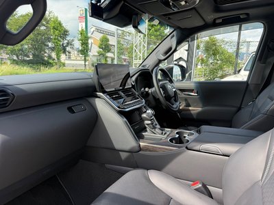 صورة مصغرة 36 لـ 2025 Toyota LAND CRUISER 300