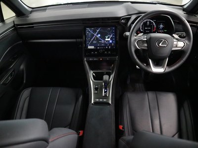 صورة 7 لـ 2025 Lexus LBX